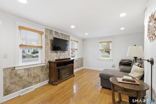 933 E Broadway, Milford, CT 06460