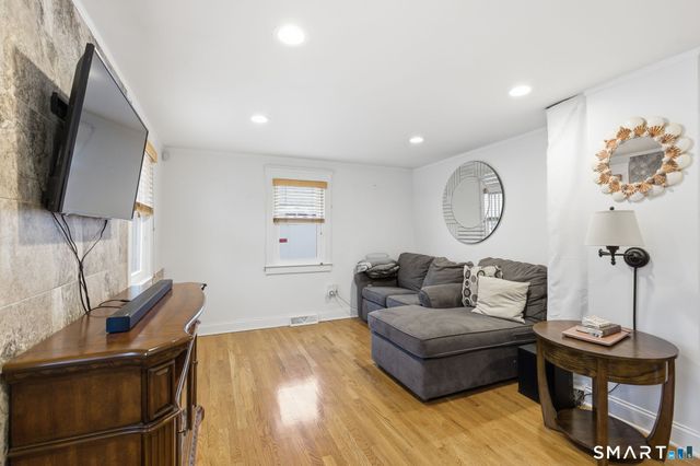 933 E Broadway, Milford, CT 06460