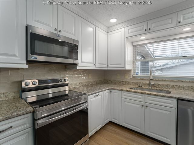 2915 Virginia Avenue, Hurricane, WV 25526