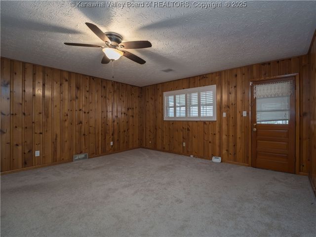 2915 Virginia Avenue, Hurricane, WV 25526