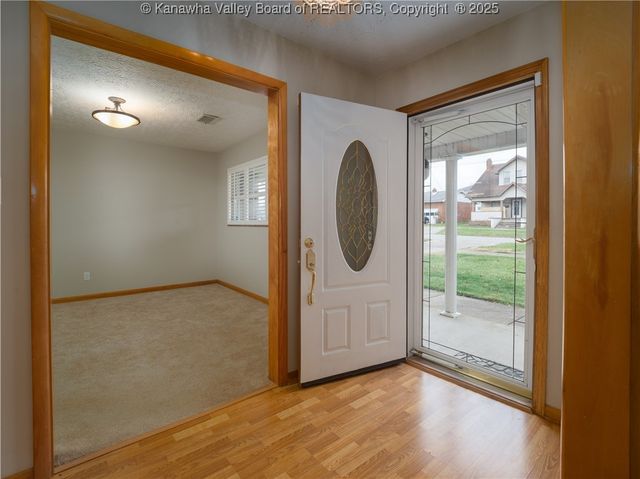 2915 Virginia Avenue, Hurricane, WV 25526