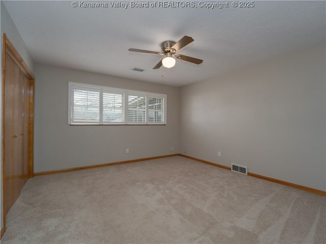 2915 Virginia Avenue, Hurricane, WV 25526