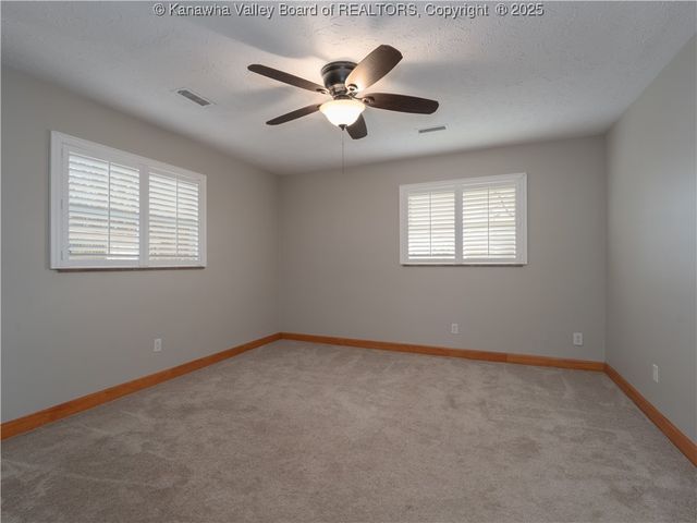 2915 Virginia Avenue, Hurricane, WV 25526