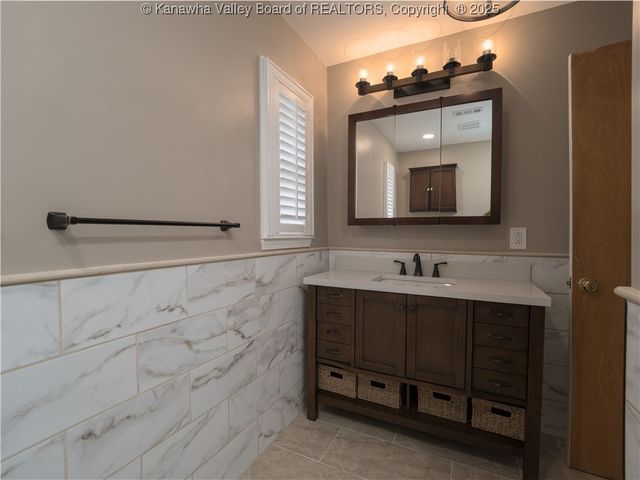 2915 Virginia Avenue, Hurricane, WV 25526