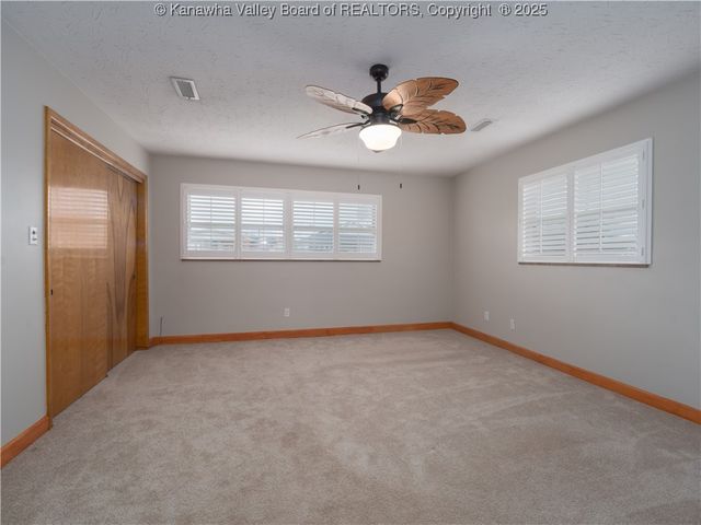 2915 Virginia Avenue, Hurricane, WV 25526