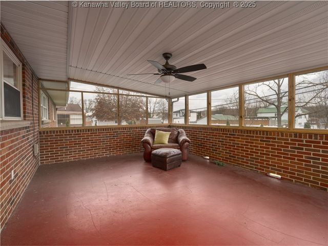 2915 Virginia Avenue, Hurricane, WV 25526