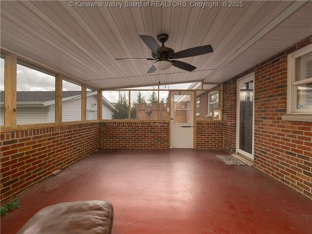 2915 Virginia Avenue, Hurricane, WV 25526