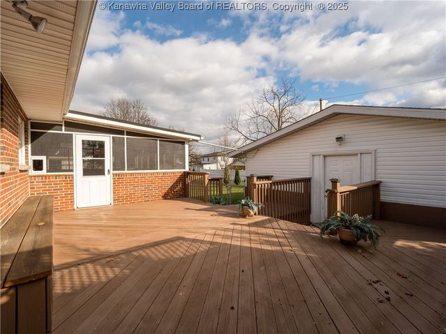 2915 Virginia Avenue, Hurricane, WV 25526