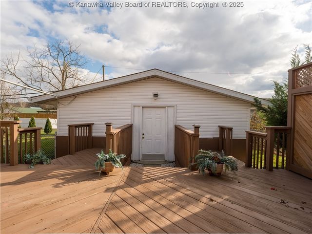 2915 Virginia Avenue, Hurricane, WV 25526