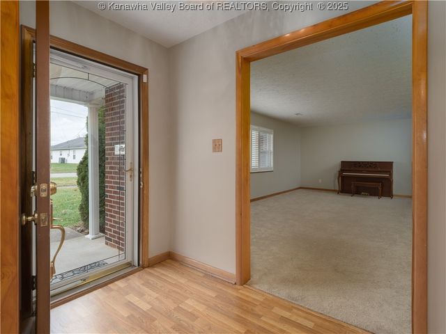 2915 Virginia Avenue, Hurricane, WV 25526