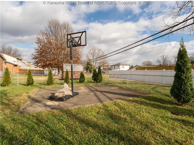 2915 Virginia Avenue, Hurricane, WV 25526