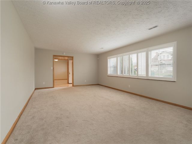 2915 Virginia Avenue, Hurricane, WV 25526