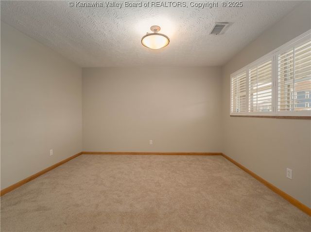 2915 Virginia Avenue, Hurricane, WV 25526