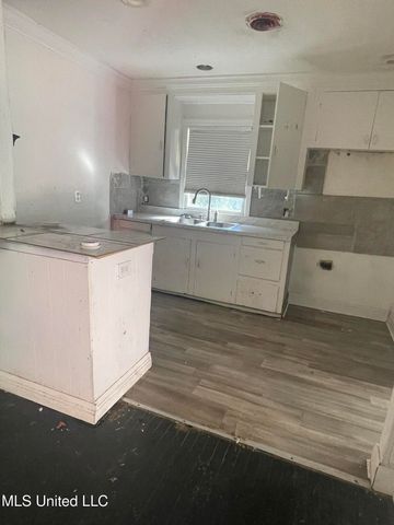 2826 Donaldson Drive, Jackson, MS 39212