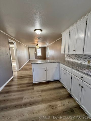 204 N Garrison Avenue, Fort Gibson, OK 74434