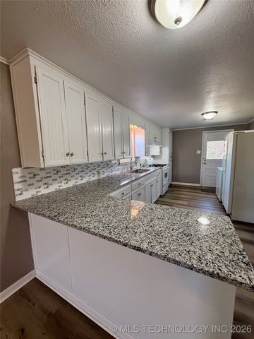 204 N Garrison Avenue, Fort Gibson, OK 74434