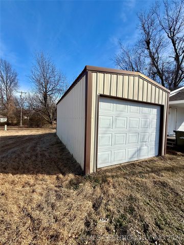 204 N Garrison Avenue, Fort Gibson, OK 74434