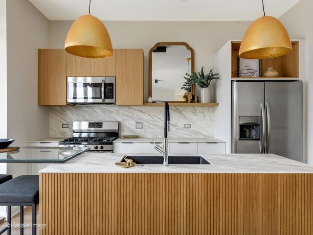 8308 CENTER Avenue 103, River Grove, IL 60171