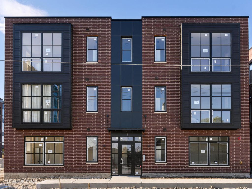 8308 CENTER Avenue 103, River Grove, IL 60171