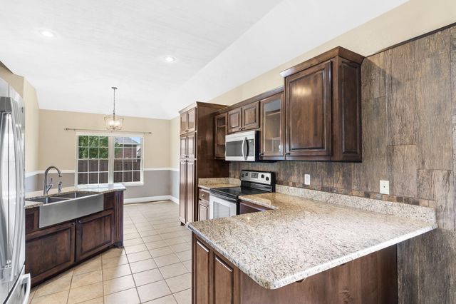 3857 N Sheedy Avenue, Springfield, MO 65803