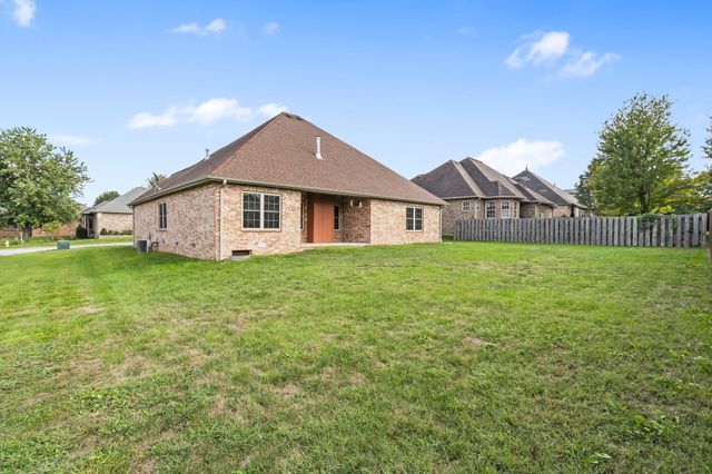 3857 N Sheedy Avenue, Springfield, MO 65803