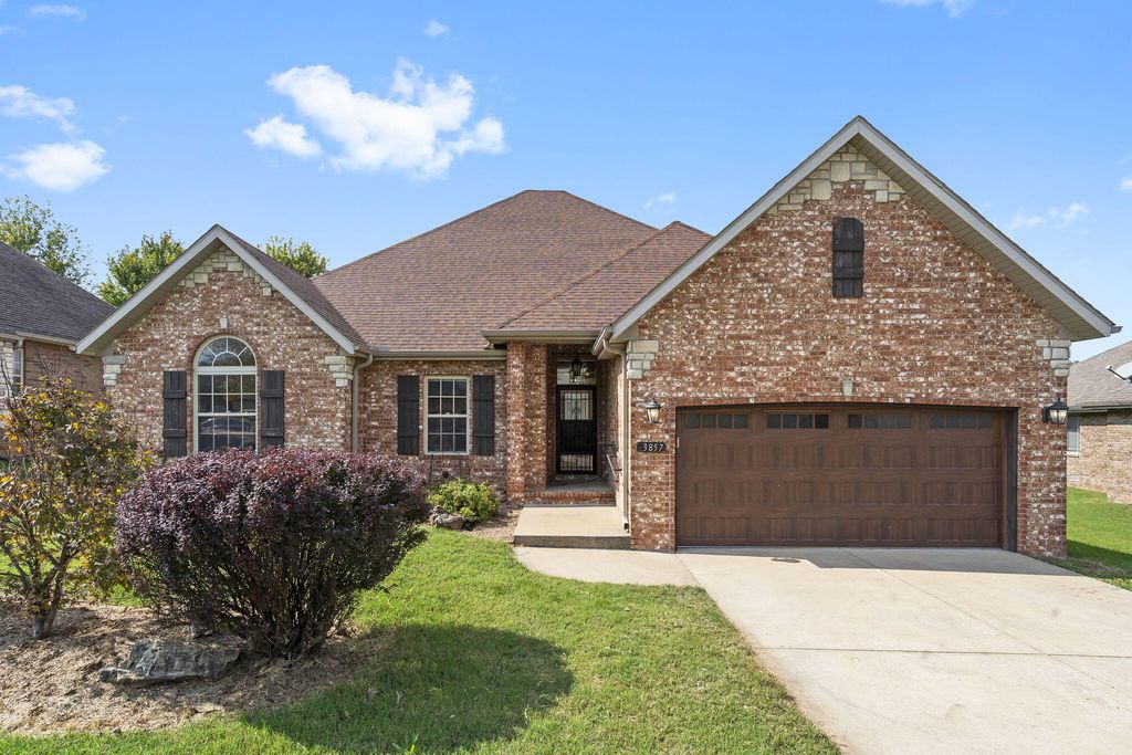 3857 N Sheedy Avenue, Springfield, MO 65803