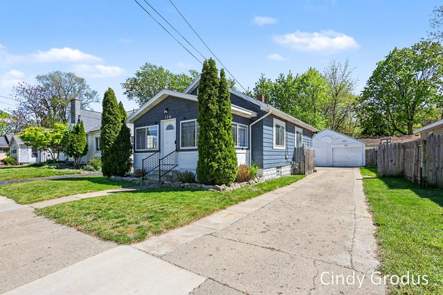 116 32nd Street SE, Wyoming, MI 49548