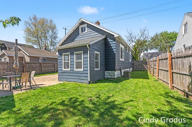 116 32nd Street SE, Wyoming, MI 49548