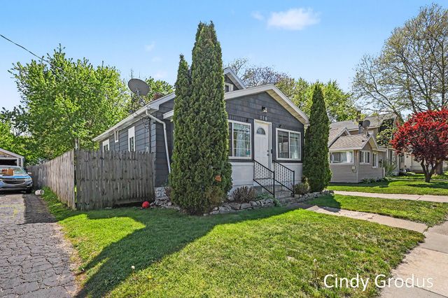 116 32nd Street SE, Wyoming, MI 49548