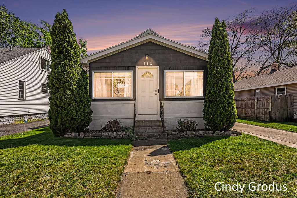 116 32nd Street SE, Wyoming, MI 49548