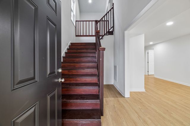 421 Shelby St, Clarksville, TN 37042