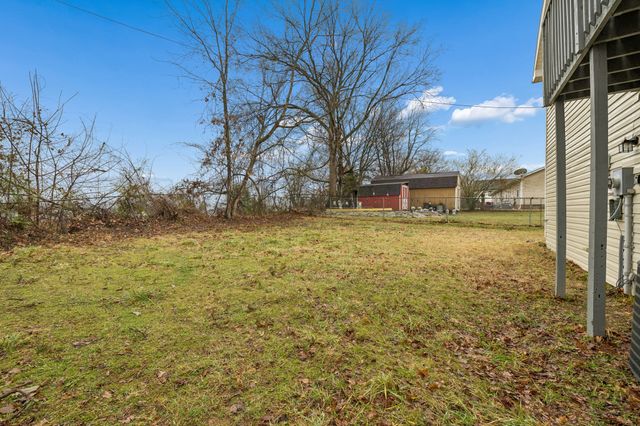 421 Shelby St, Clarksville, TN 37042