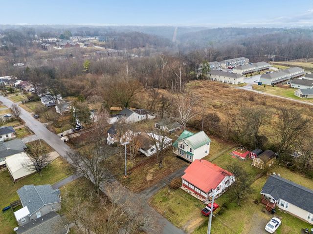 421 Shelby St, Clarksville, TN 37042