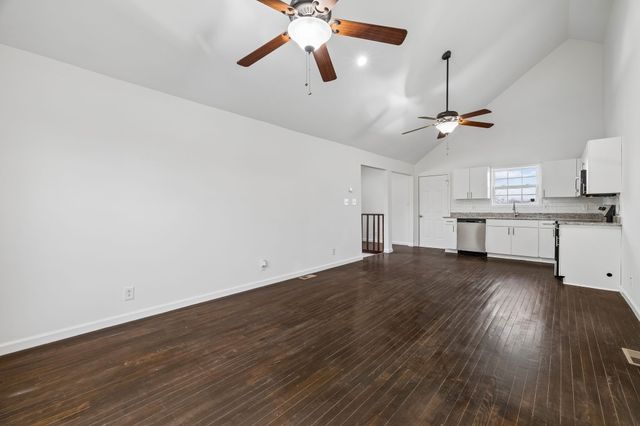 421 Shelby St, Clarksville, TN 37042