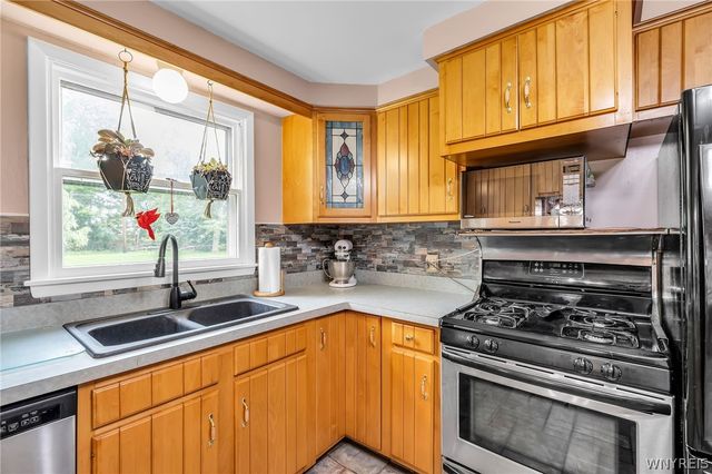 76 Villa Maria Road, West Seneca, NY 14224