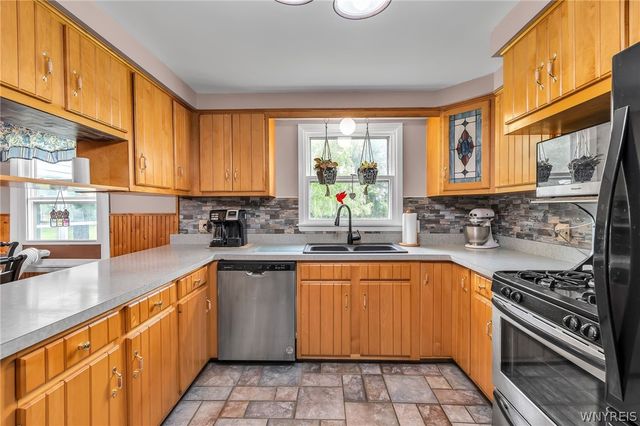 76 Villa Maria Road, West Seneca, NY 14224