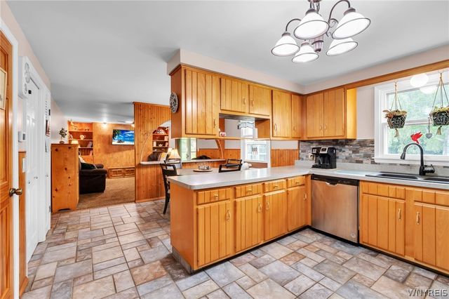 76 Villa Maria Road, West Seneca, NY 14224