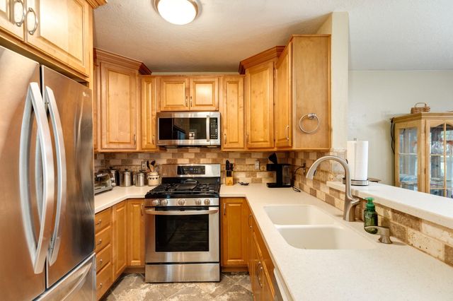 2205 Lady Leslie Lane, Pearland, TX 77581