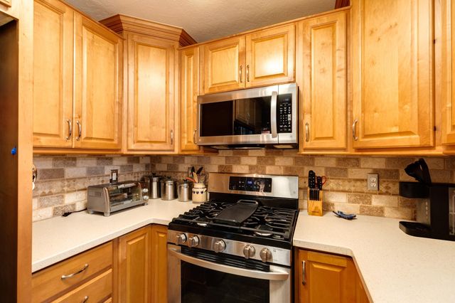 2205 Lady Leslie Lane, Pearland, TX 77581