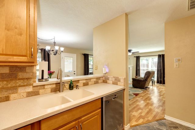 2205 Lady Leslie Lane, Pearland, TX 77581