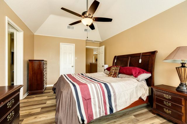 2205 Lady Leslie Lane, Pearland, TX 77581