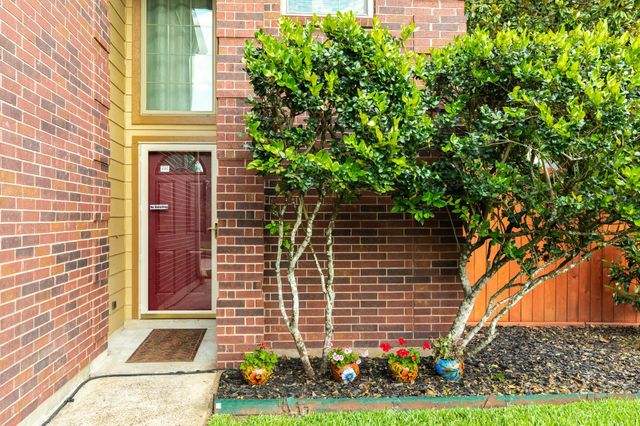 2205 Lady Leslie Lane, Pearland, TX 77581