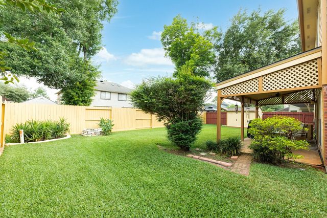 2205 Lady Leslie Lane, Pearland, TX 77581