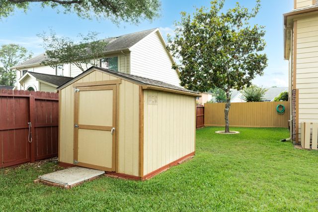 2205 Lady Leslie Lane, Pearland, TX 77581