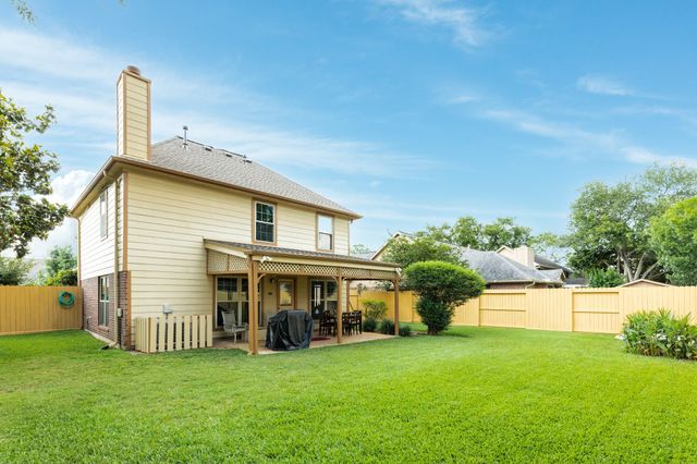 2205 Lady Leslie Lane, Pearland, TX 77581