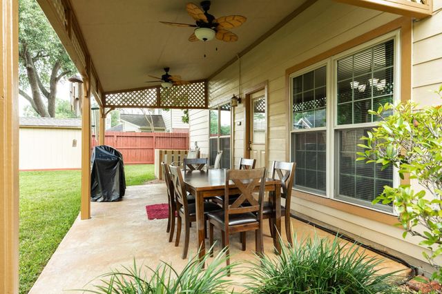 2205 Lady Leslie Lane, Pearland, TX 77581