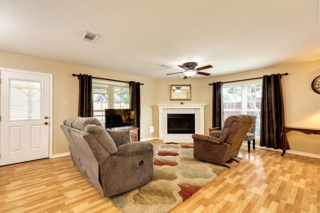 2205 Lady Leslie Lane, Pearland, TX 77581
