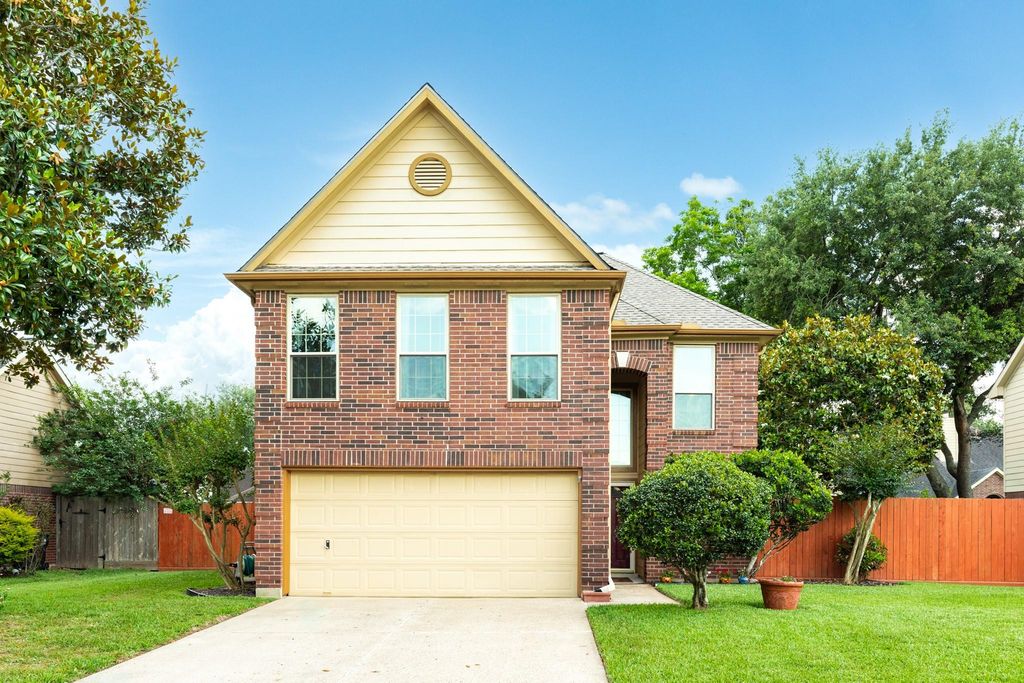 2205 Lady Leslie Lane, Pearland, TX 77581