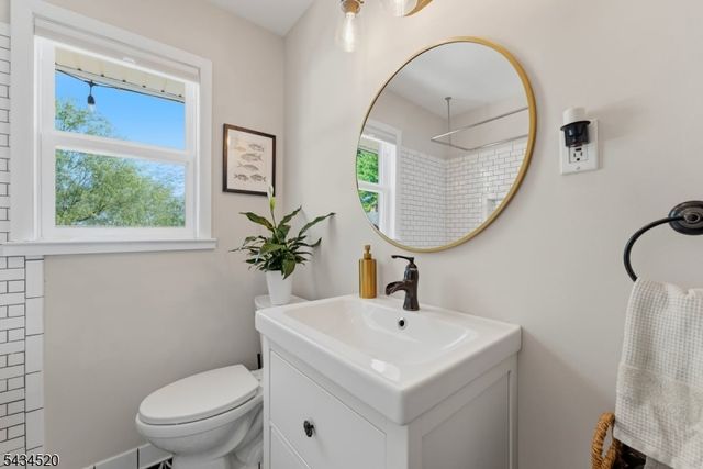 366 Maplewood Ave, Kenilworth Boro, NJ 07033