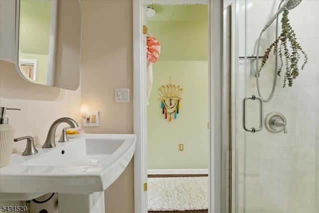 366 Maplewood Ave, Kenilworth Boro, NJ 07033